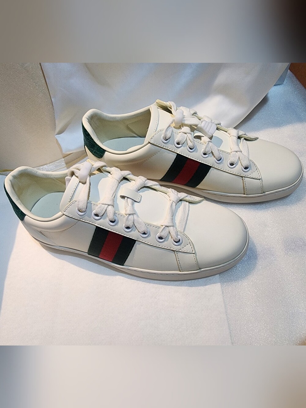 Gucci White Leather Sneakers with Green and Red Web Detail